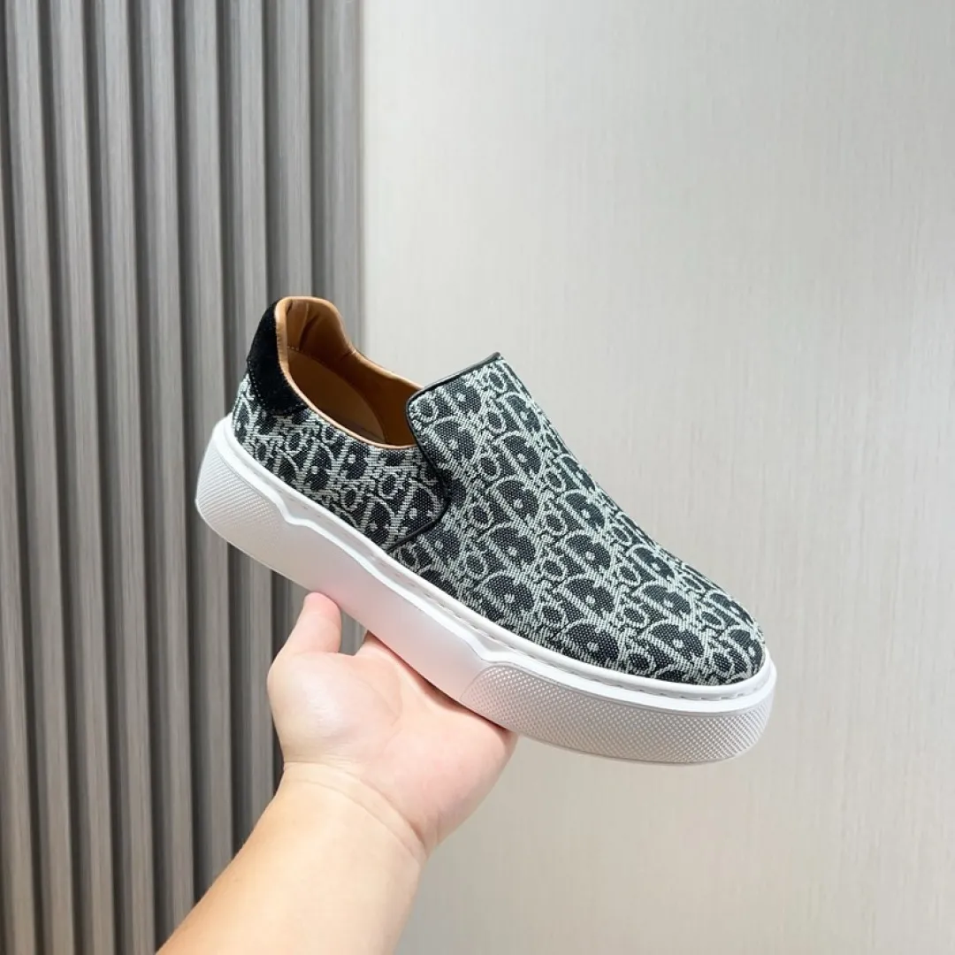 Men's men's shoes💰P380💰[DIOR] Dior's new slip-on shoes🆕Exclusive hot-selling items✨Very comfortable on the feet, fine workmanship Material: Original fabric➕High-quality sheepskin lining + original wear-resistant outsole👍🏻Features: High-end and comfortable, purely handmade to create the perfect shoe that suits you best. Number of yards: 38–45